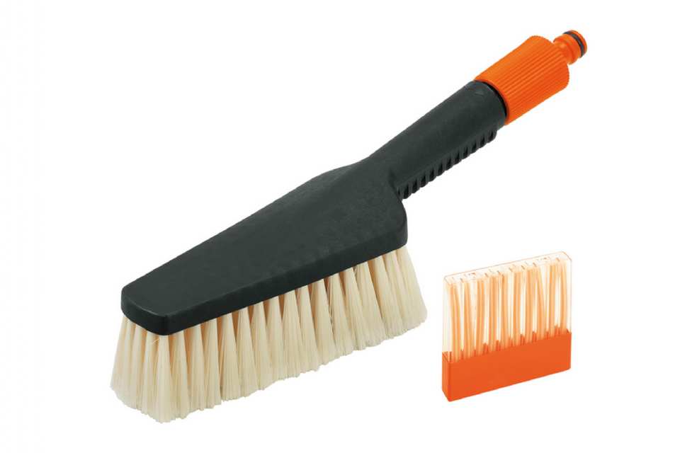 BROSSE DE LAVAGE À MAIN GARDENA + SHAMPOOING