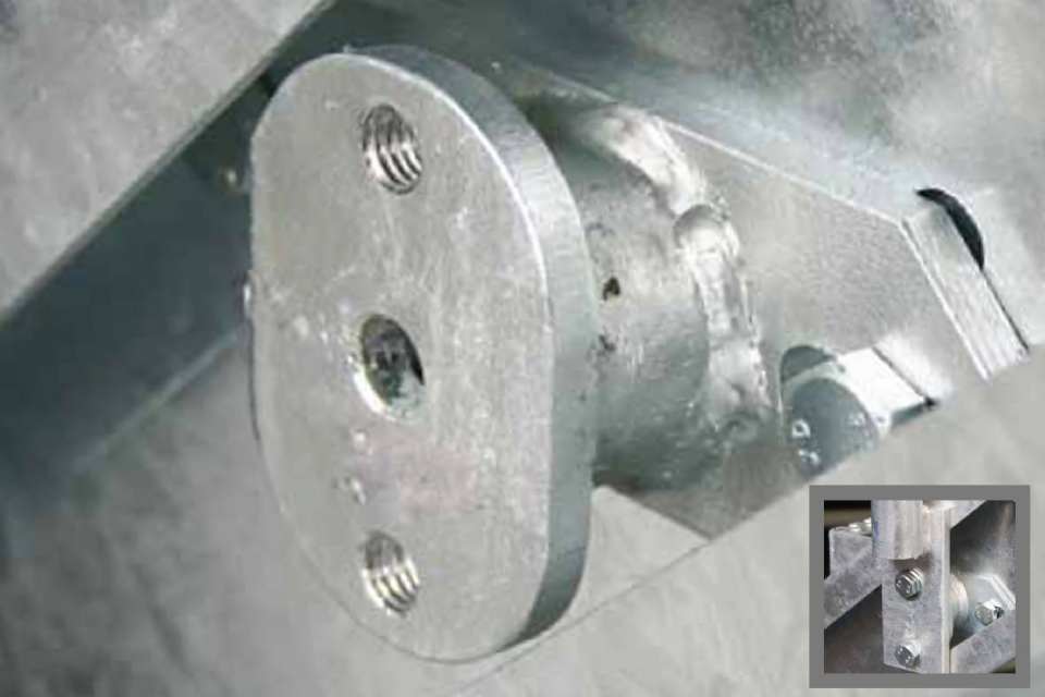ADAPTATEUR POUR FIXATION POTEAU SUR LIMON POUR RAMPE MODULAIRE