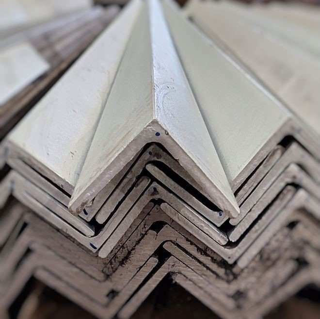 CORNIÈRE LAMINÉ À CHAUD GALVANISÉE ENTIER SANS DECOUPE